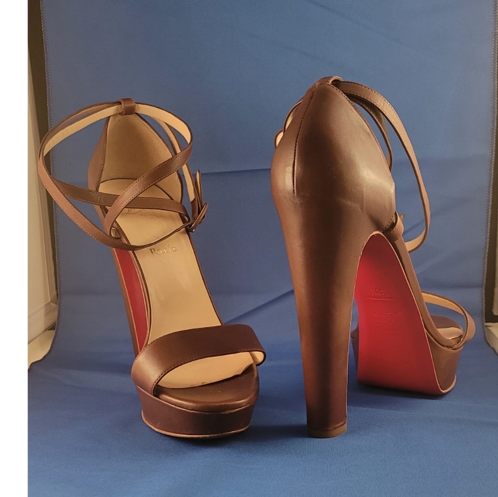 Heels that will magically make you feel inferior Louis Vuitton pre-owned